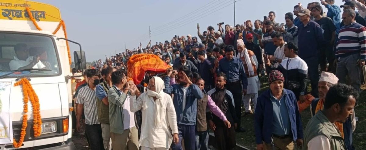 महाकाली किनारमा विपिन जोशीको अन्त्येष्टि, सशस्त्र प्रहरीको सलामी