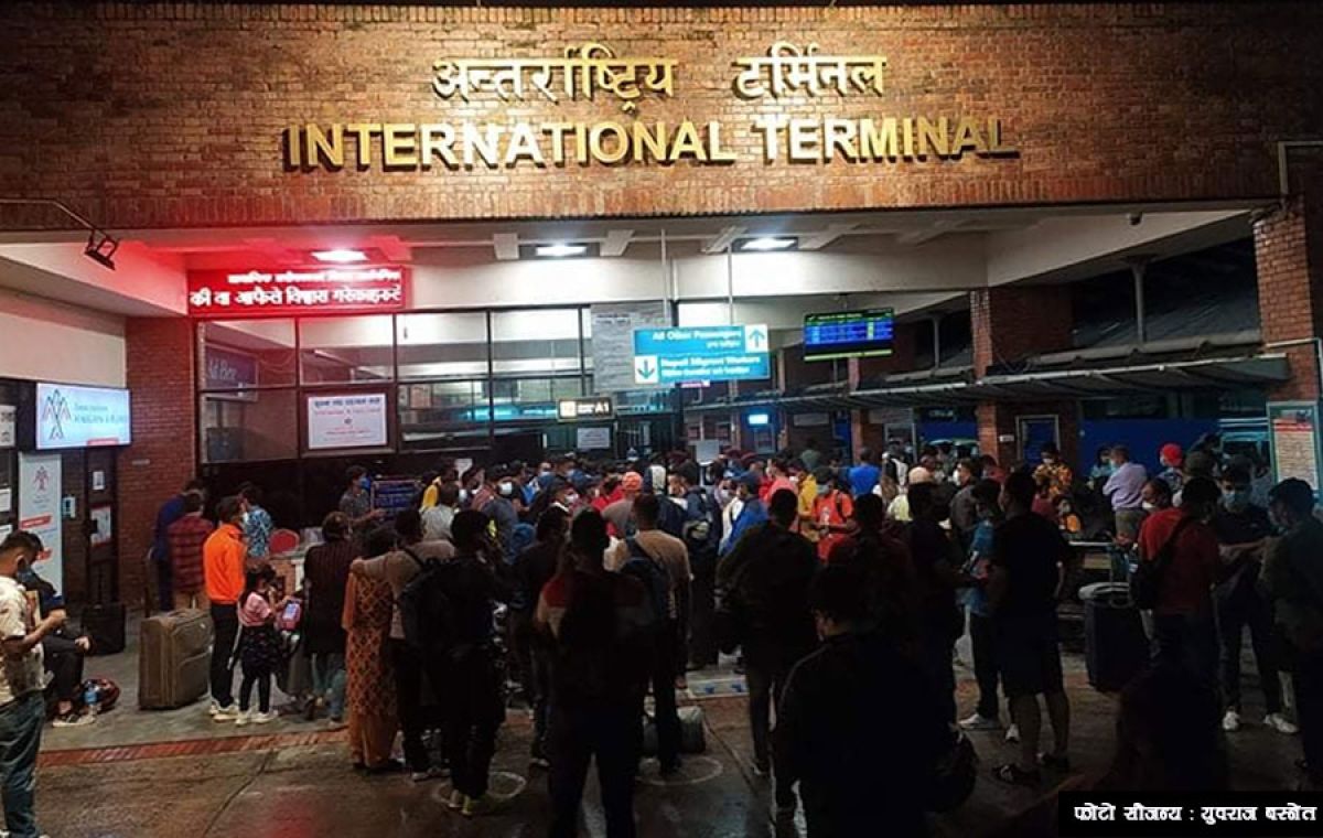 विमानस्थलमा अलपत्र परेका यात्रु उड्न थाले