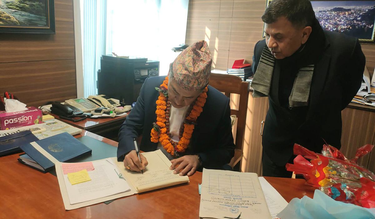 सर्वोच्चले पुनर्बहाली गरेपछि शाक्यले सम्हाले प्राधिकरणमा कार्यकारी निर्देशकको पद