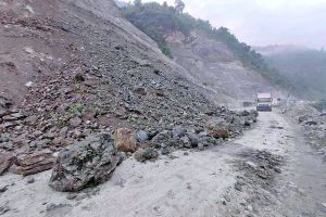   पहिरोले अवरुद्ध नारायणगढ-मुग्लिन सडक सञ्चालनमा आयो ...