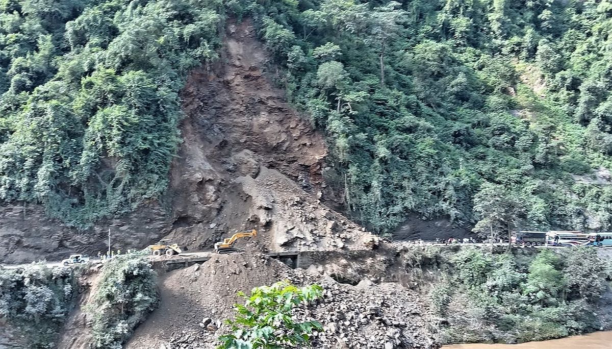 जवाङखोला र तिङराङखानीमा पहिरो, पृथ्वीराजमार्ग फेरि अवरुद्ध