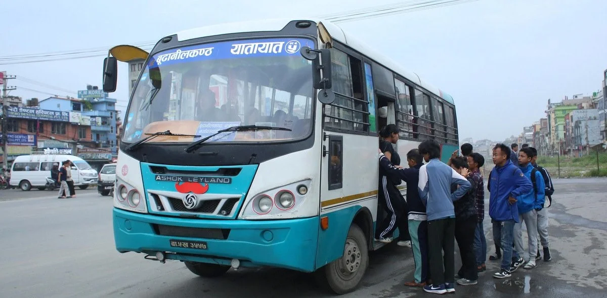 काठमाडौंमा चल्न थाले सार्वजनिक गाडी