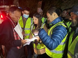   कांग्रेस, एमाले र नेकपा कार्यालय अनुगमन गर्दै सरकारी टोली ...