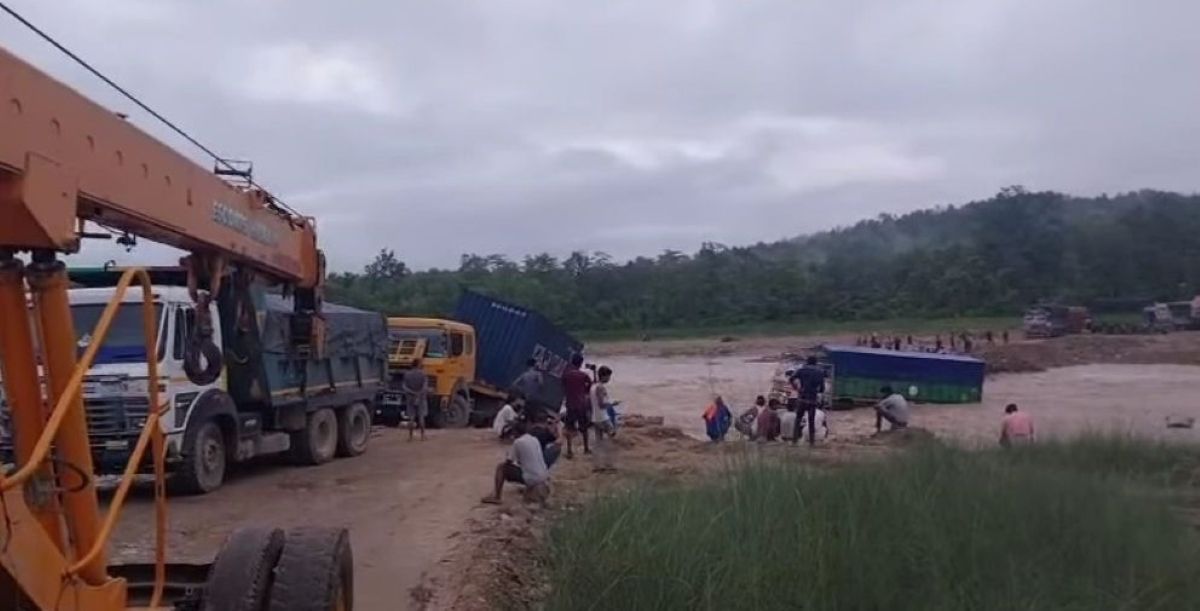बुटवल–नारायणगढ सडक : विनयी खोलामा डाइभर्सन बन्द, मालवाहक रोक