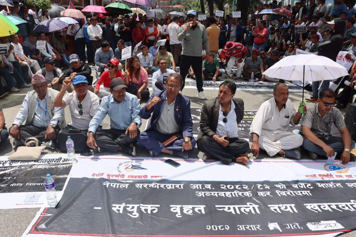 सुनचाँदीमा विलासिता कर र हिरामा भ्याट लगाउँदा भारतबाट तस्करी बढ्ने भन्दै सुनचाँदी व्यवसायी आन्दोलित