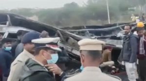   कर्नाटकमा बस र ट्रक ठोक्किंदा कम्तिमा ११ जनाको मृत्यु ...